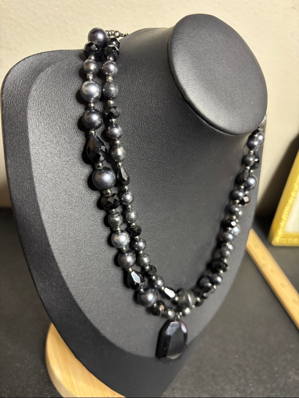 White House Black Market Black Gray Beaded Necklace Classy Career - Picture 4 of 8